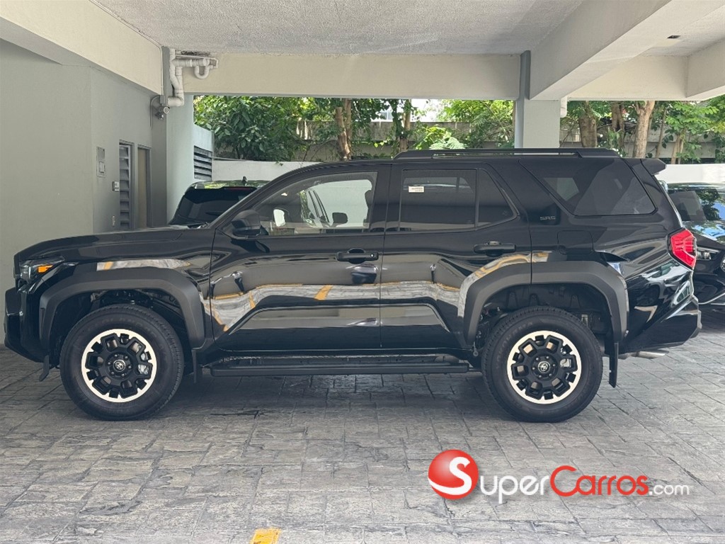 2027 Toyota 4 Runner SR5 — foto 5 / 12