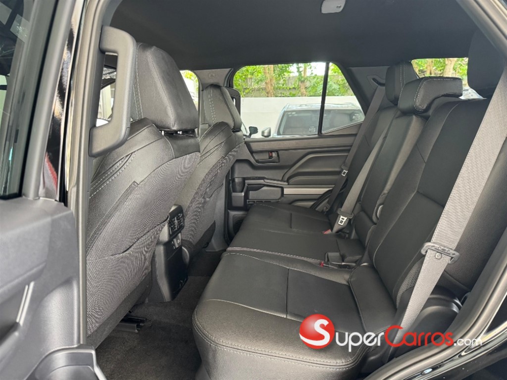 2027 Toyota 4 Runner SR5 — foto 8 / 12