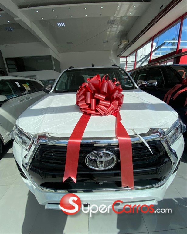 2025 Toyota Hilux Limited — foto 2 / 8