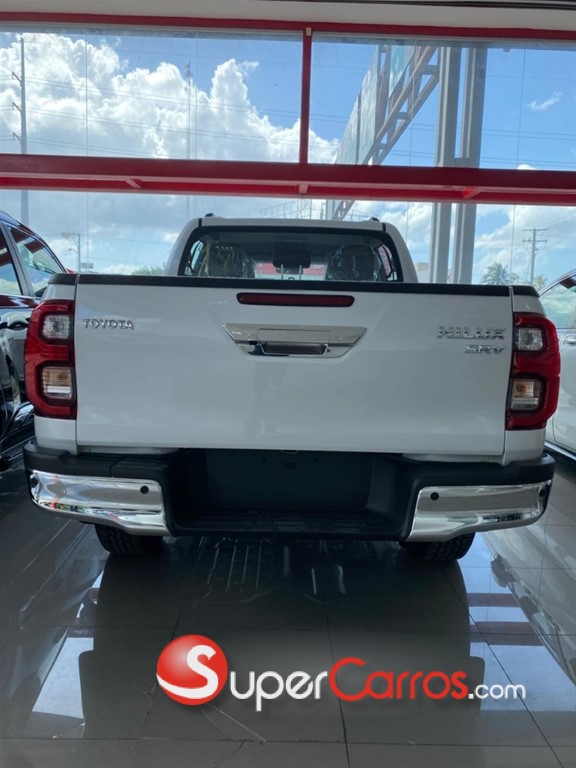 2025 Toyota Hilux Limited — foto 5 / 8