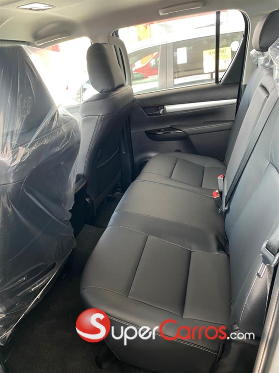 2025 Toyota Hilux Limited — foto 6 / 8