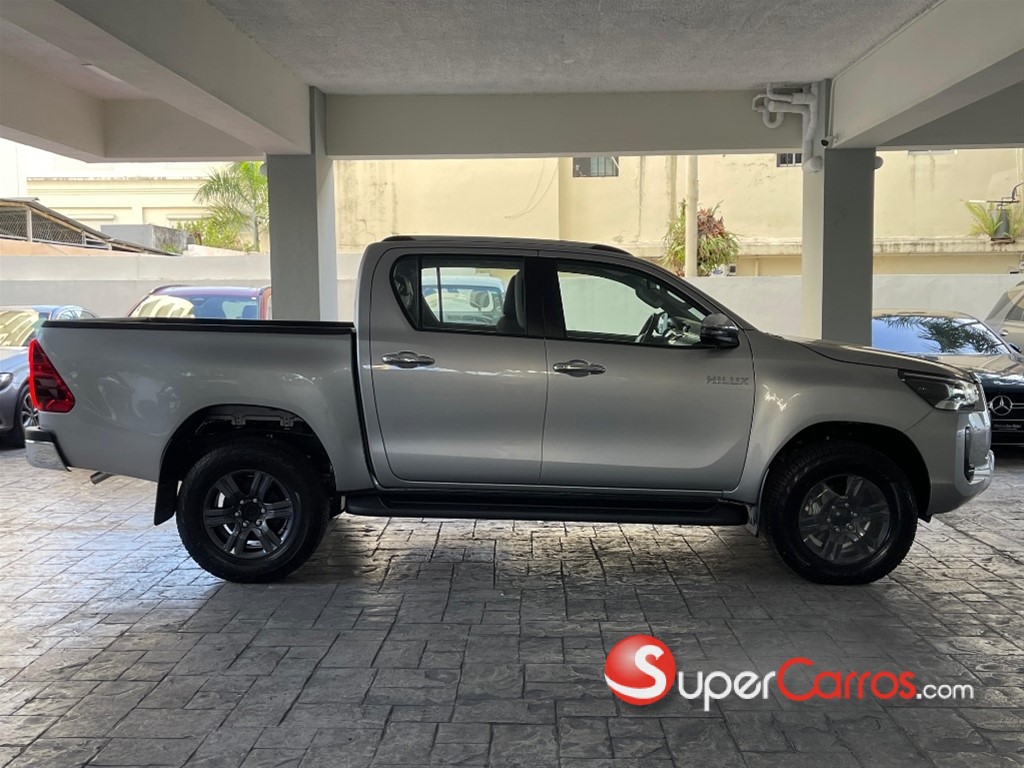 2026 Toyota Hilux SRV — foto 4 / 9