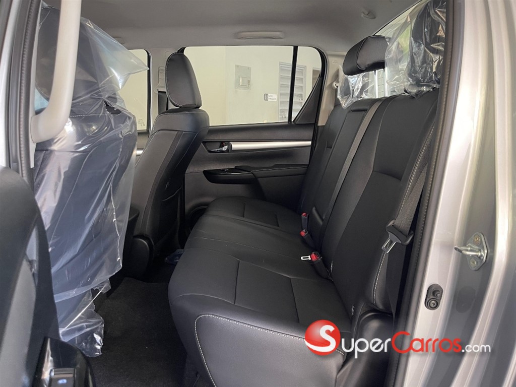 2026 Toyota Hilux SRV — foto 7 / 9