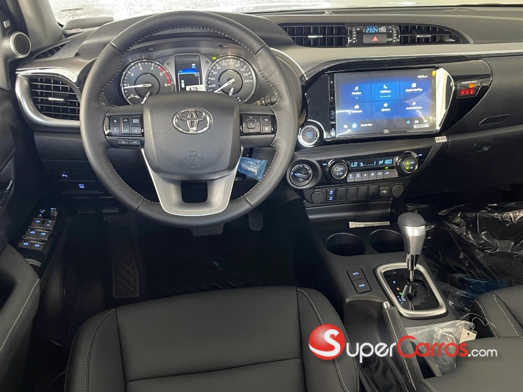 2026 Toyota Hilux SRV — foto 8 / 9