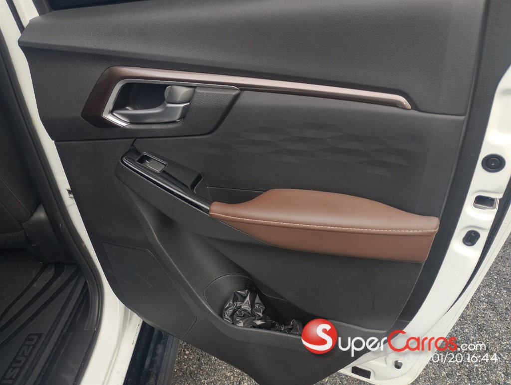 2026 Isuzu DMAX LSE — foto 9 / 12