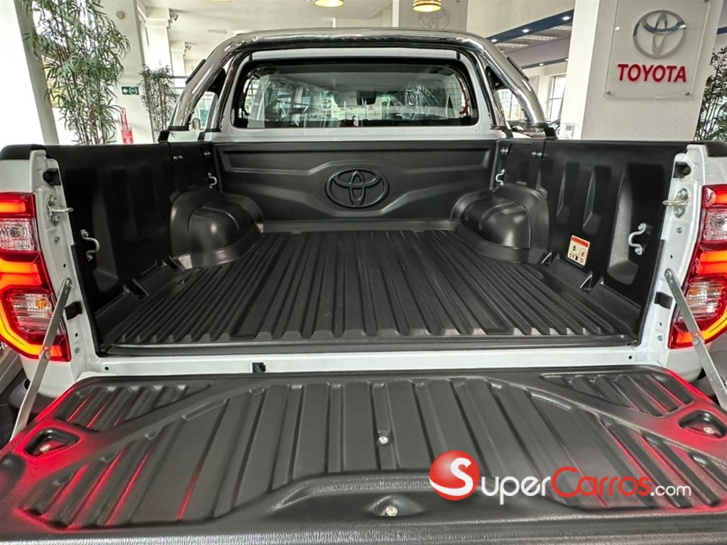 2026 Toyota Hilux Limited WT — foto 8 / 9