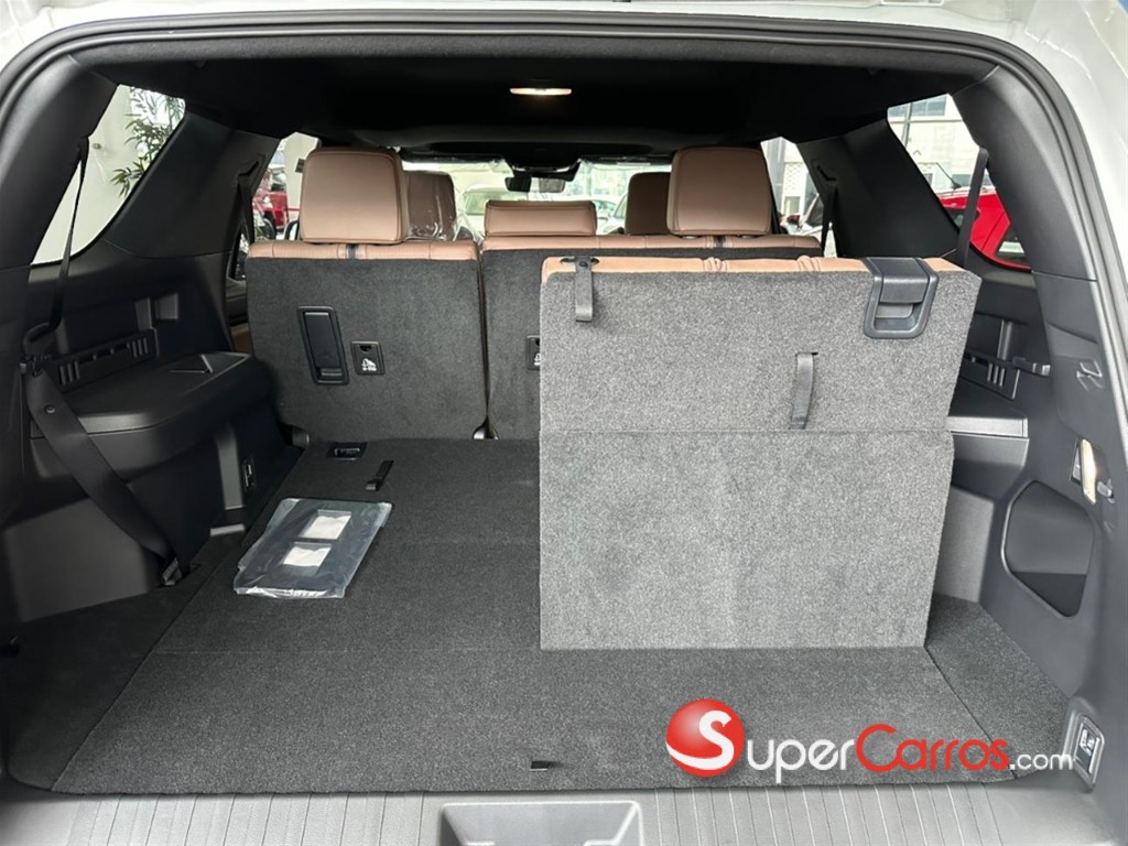 2027 Toyota 4 Runner Limited — foto 10 / 11