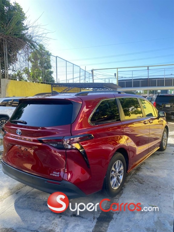 2023 Toyota Sienna XLE — foto 5 / 12