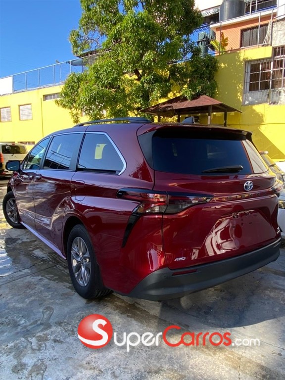 2023 Toyota Sienna XLE — foto 6 / 12