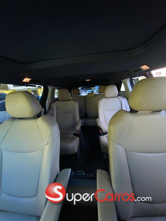 2023 Toyota Sienna XLE — foto 8 / 12