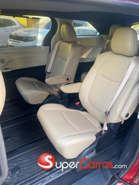 2023 Toyota Sienna XLE — foto 9 / 12
