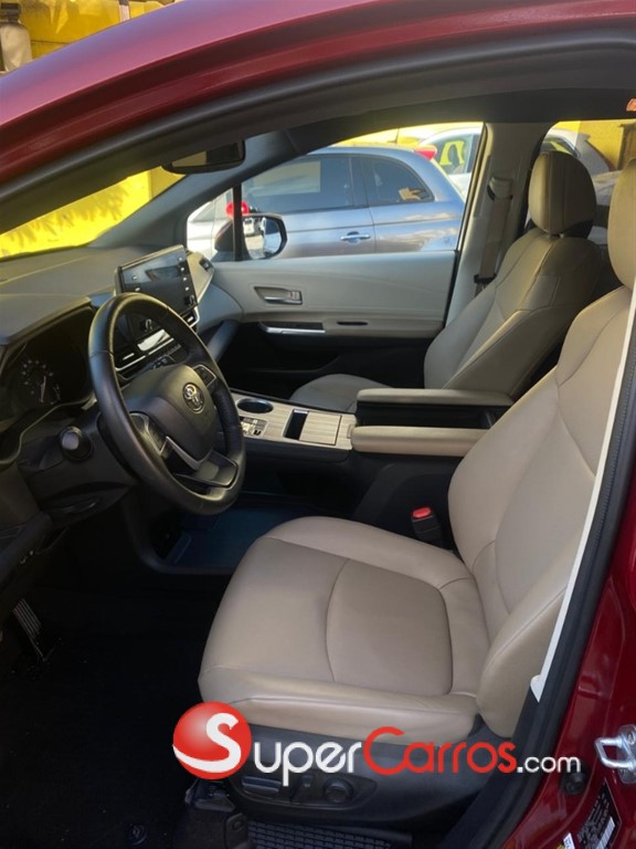 2023 Toyota Sienna XLE — foto 10 / 12