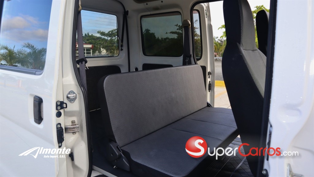 2020 Daihatsu Hijet — foto 10 / 12