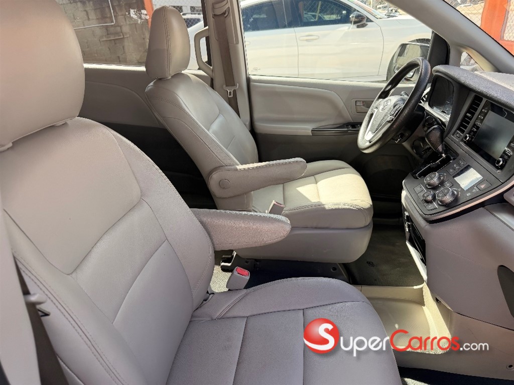 2020 Toyota Sienna — foto 6 / 12