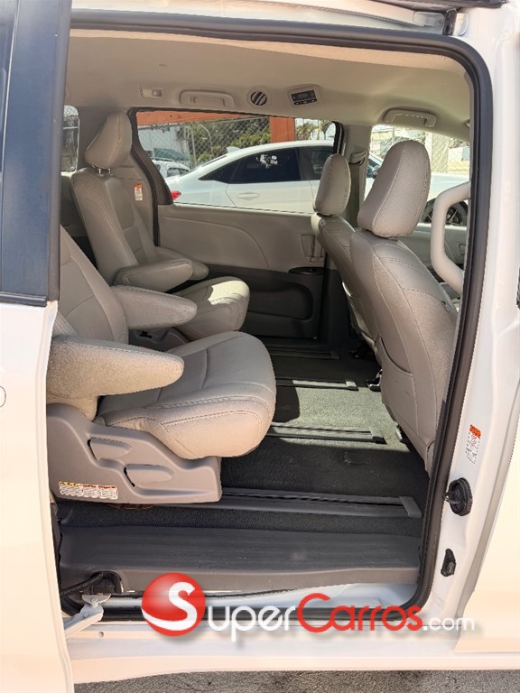 2020 Toyota Sienna — foto 7 / 12