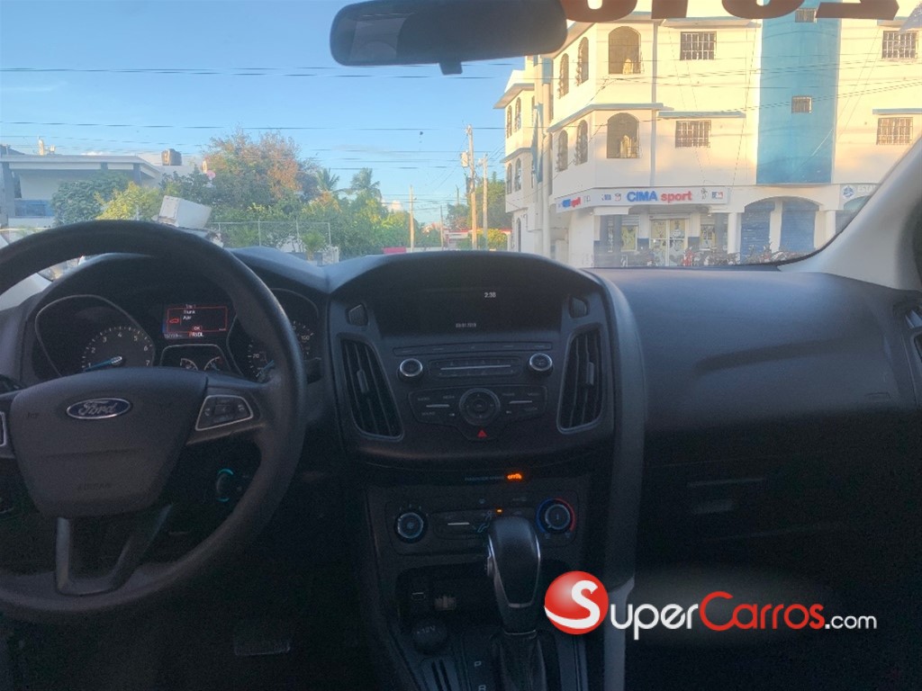 2018 Ford Focus SE — foto 2 / 9