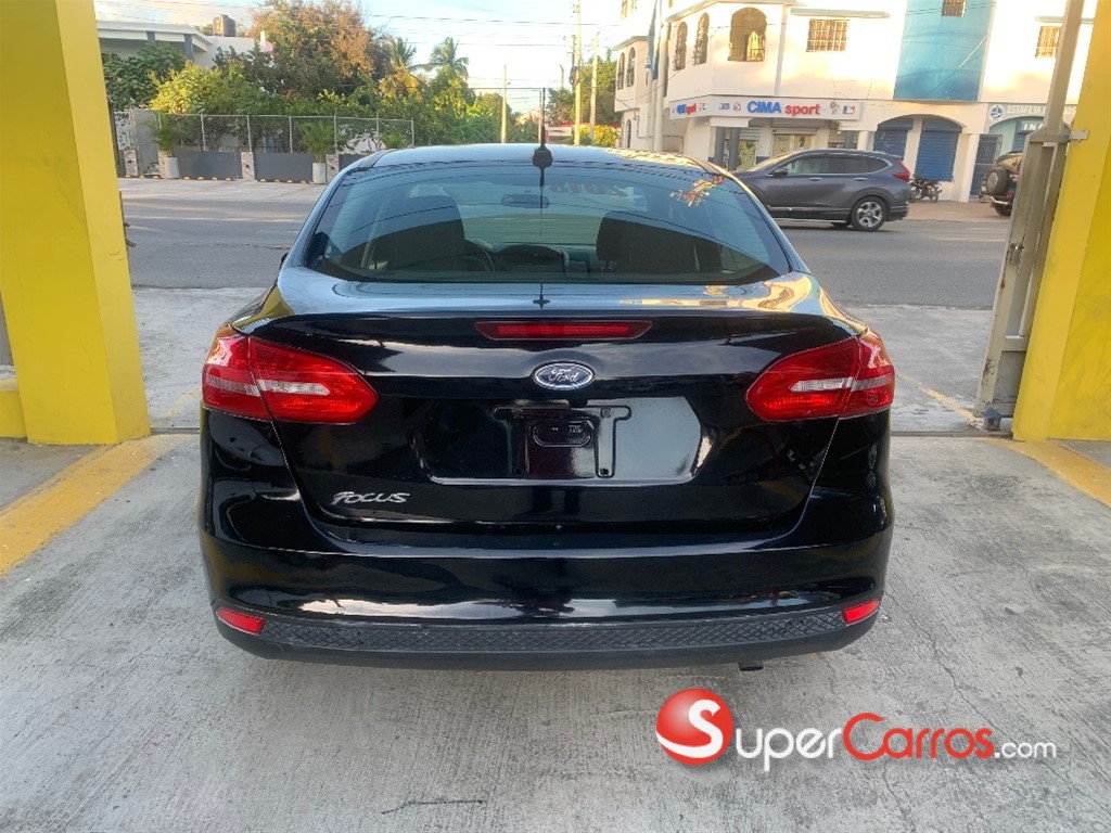 2018 Ford Focus SE — foto 8 / 9