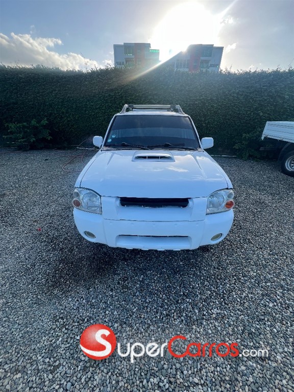 2001 Nissan Frontier LE — foto 2 / 7