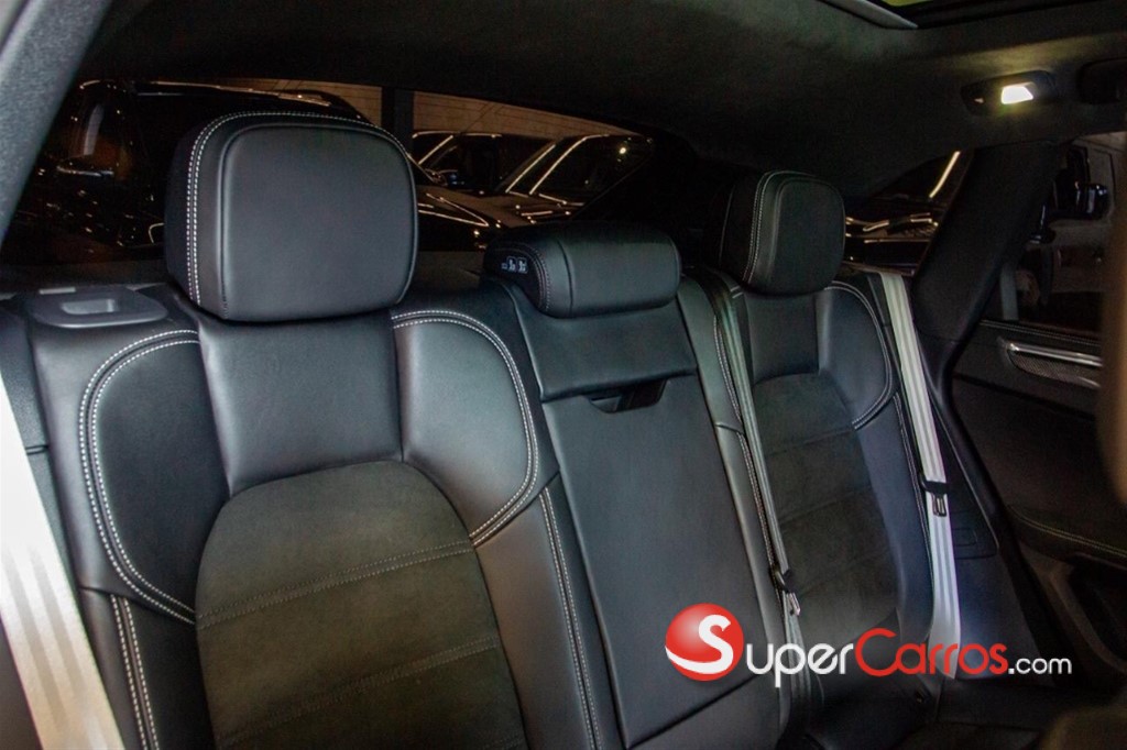 2025 Porsche Macan GTS — foto 8 / 11
