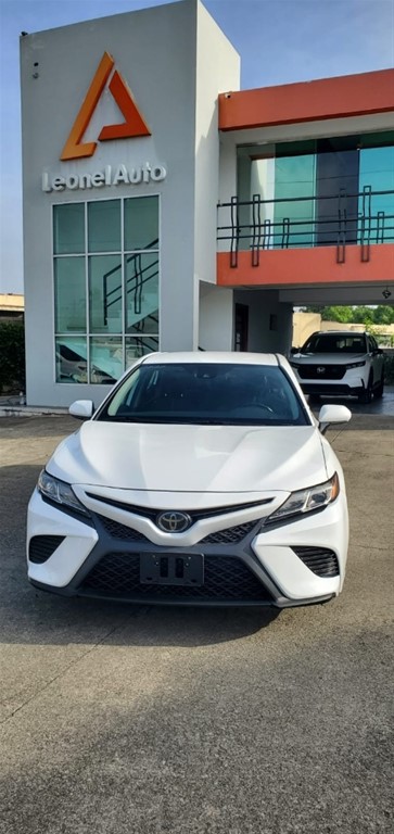 2020 Toyota Camry SE — foto 2 / 11
