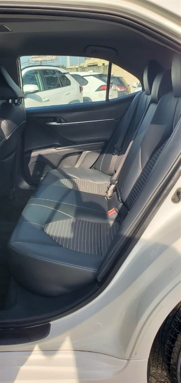 2020 Toyota Camry SE — foto 8 / 11