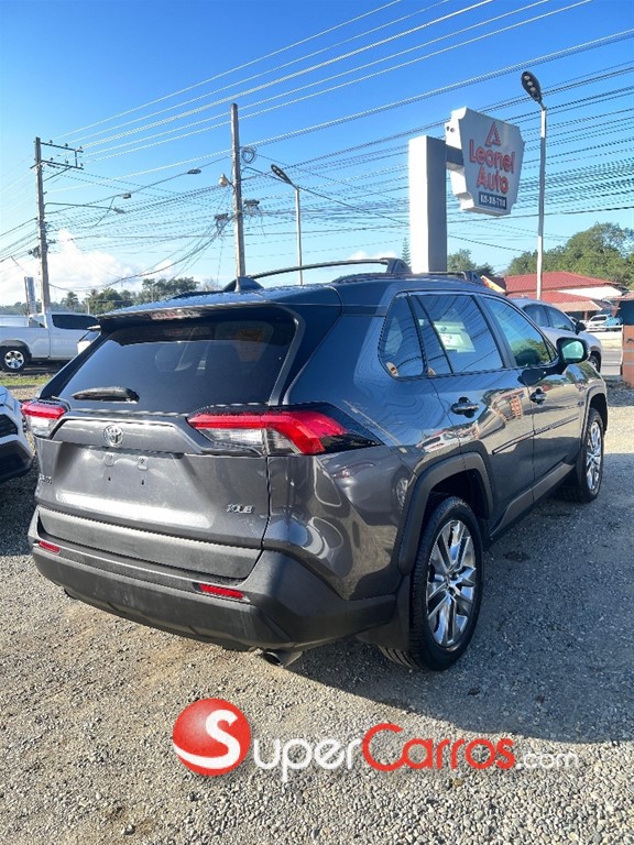 2020 Toyota RAV4 XLE Premium — foto 4 / 11