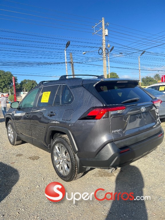 2020 Toyota RAV4 XLE Premium — foto 6 / 11