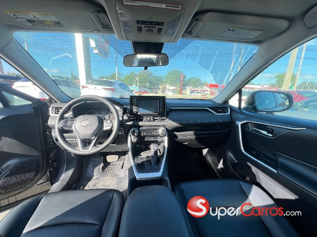 2020 Toyota RAV4 XLE Premium — foto 9 / 11