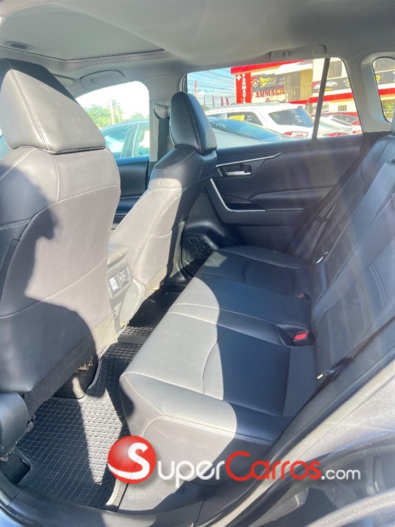 2020 Toyota RAV4 XLE Premium — foto 10 / 11