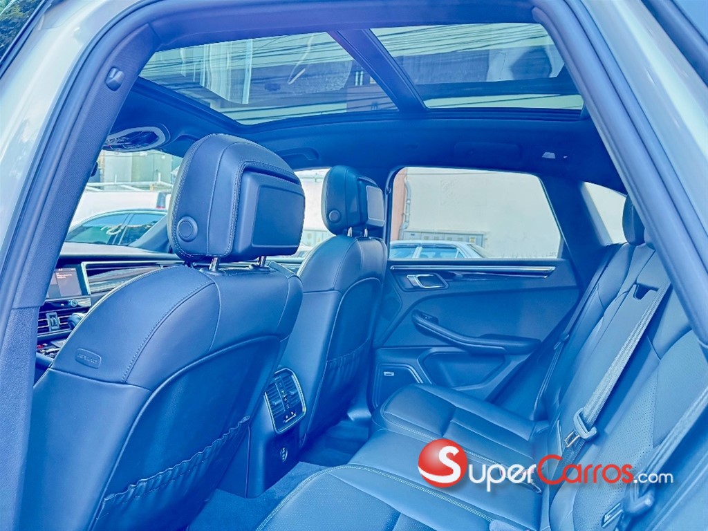 2022 Porsche Macan — foto 8 / 12