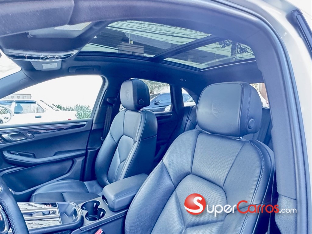 2022 Porsche Macan — foto 9 / 12