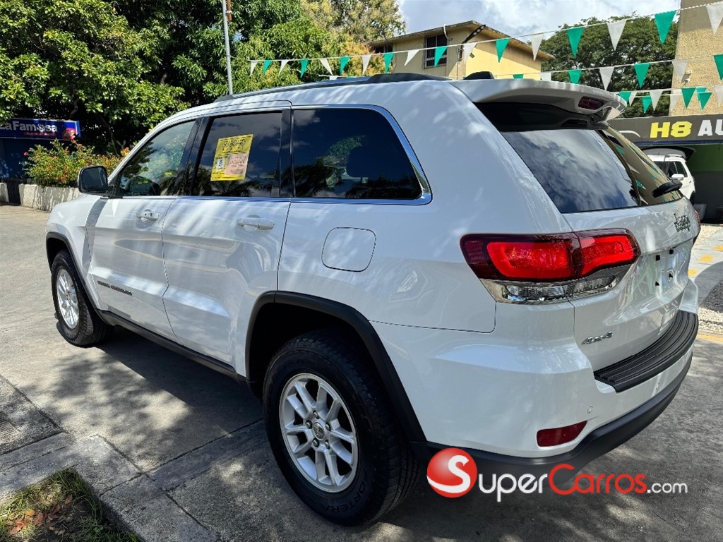 2020 Jeep Cherokee Laredo — foto 2 / 9