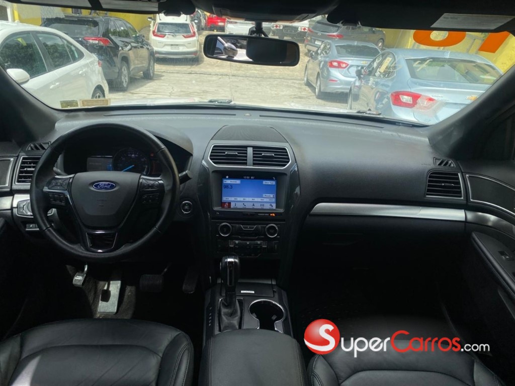 2018 Ford Explorer XLT 4WD — foto 2 / 11