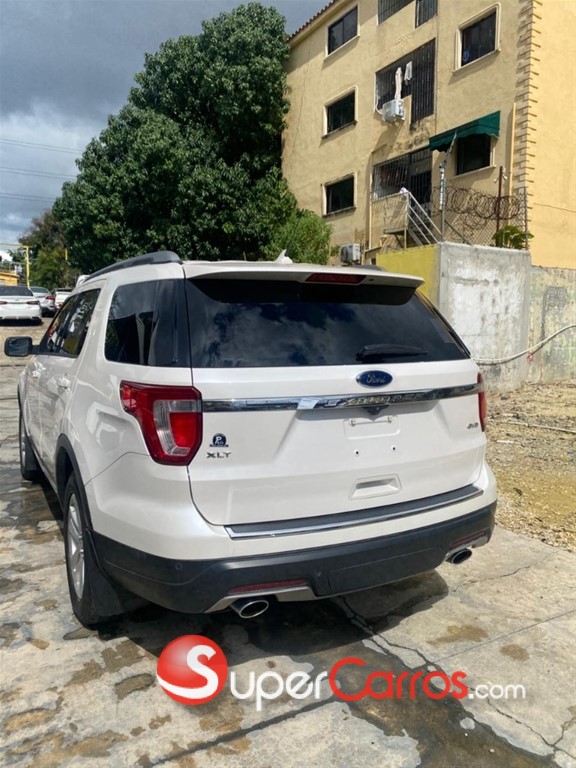 2018 Ford Explorer XLT 4WD — foto 5 / 11