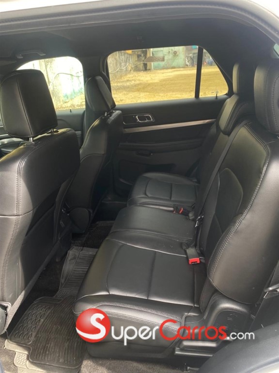 2018 Ford Explorer XLT 4WD — foto 8 / 11