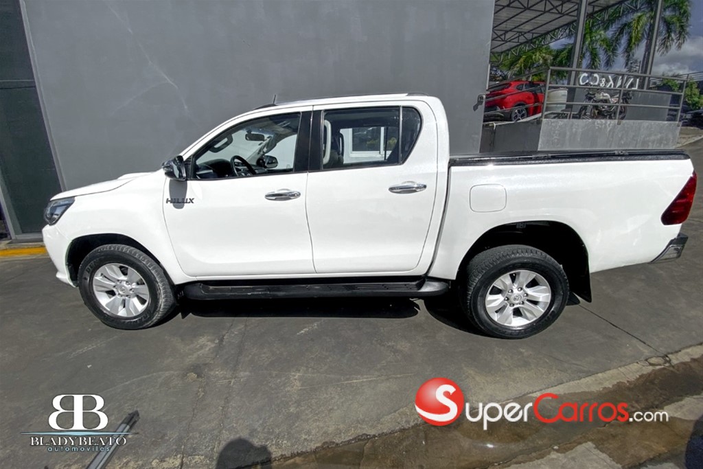 2018 Toyota Hilux — foto 10 / 12