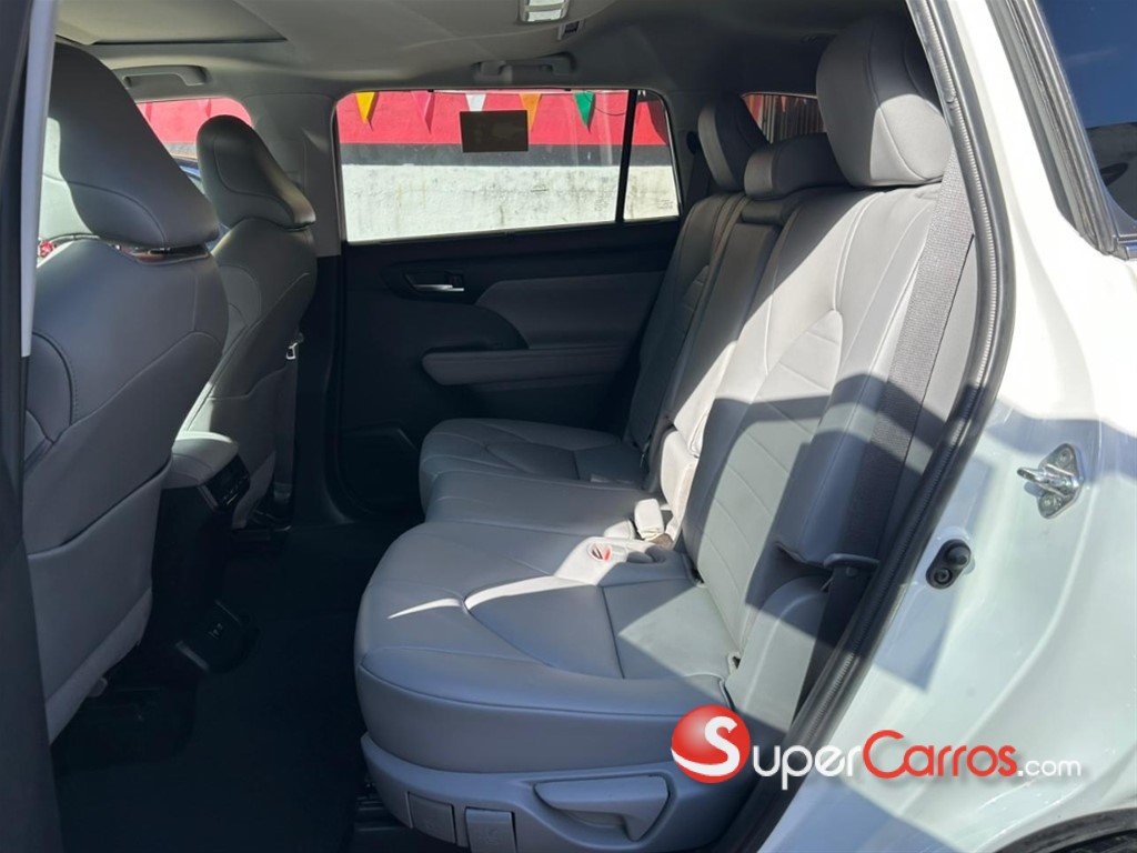 2020 Toyota Highlander XLE — foto 6 / 12