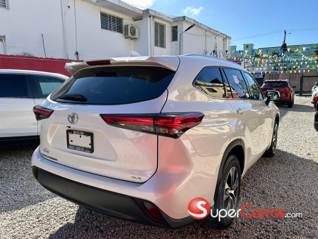 2020 Toyota Highlander XLE — foto 8 / 12