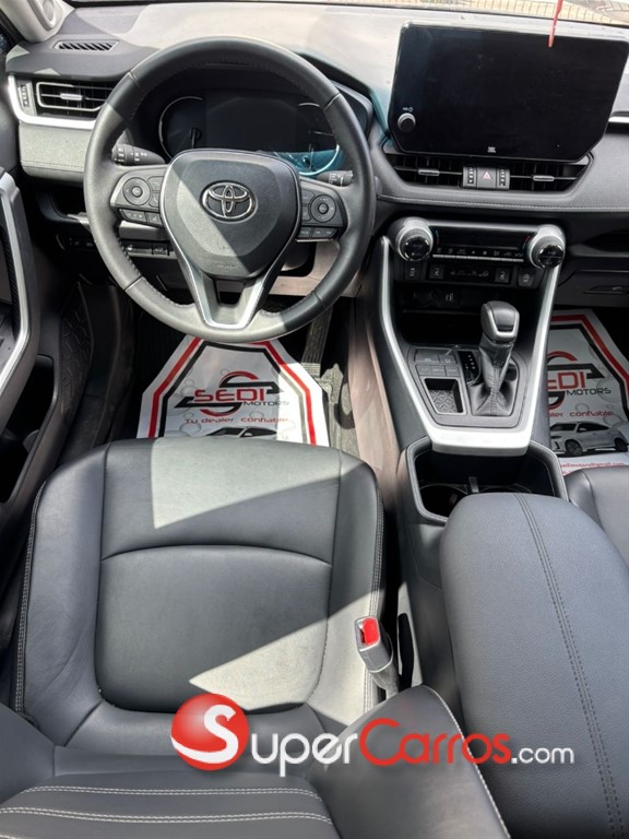 2024 Toyota RAV4 XLE Premium — foto 9 / 12