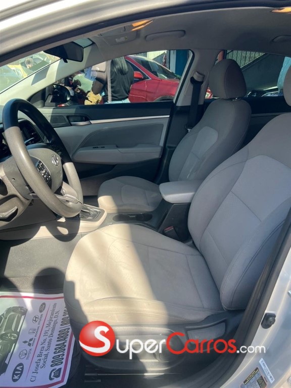 2020 Hyundai Elantra SEL — foto 6 / 9