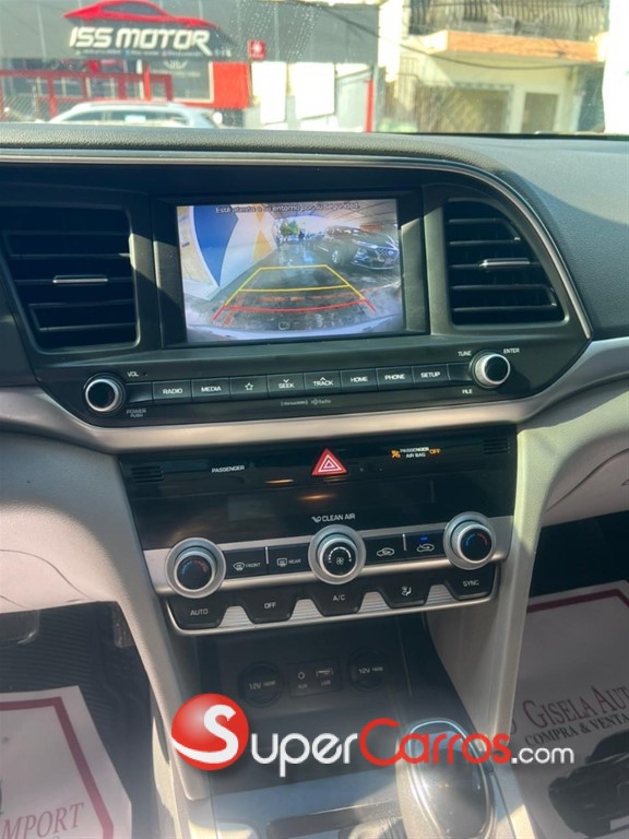 2020 Hyundai Elantra SEL — foto 8 / 9