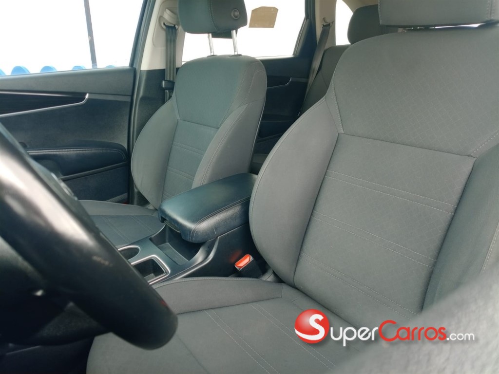 2020 Kia Sorento S — foto 6 / 12