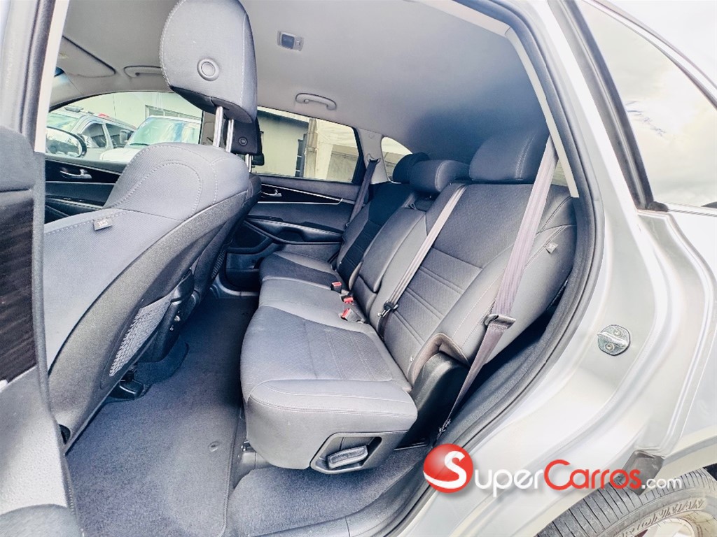 2020 Kia Sorento LX — foto 5 / 12