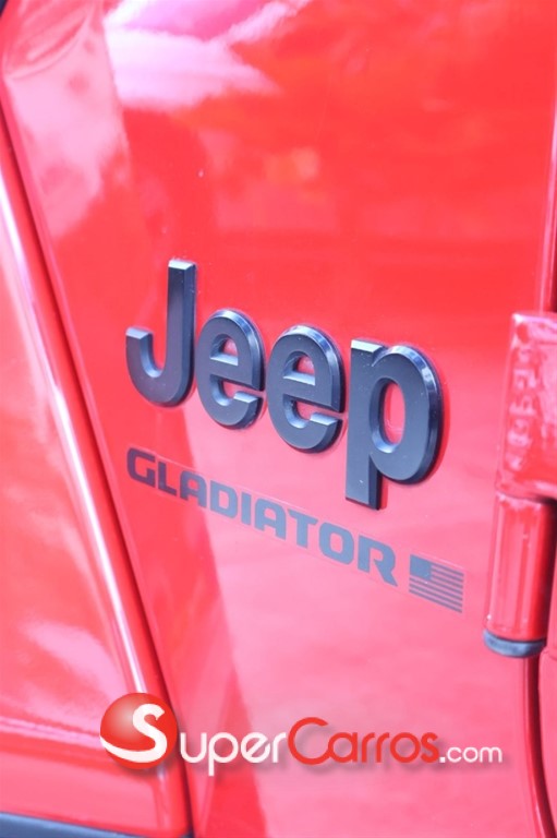 2023 Jeep Gladiator Willys — foto 2 / 7