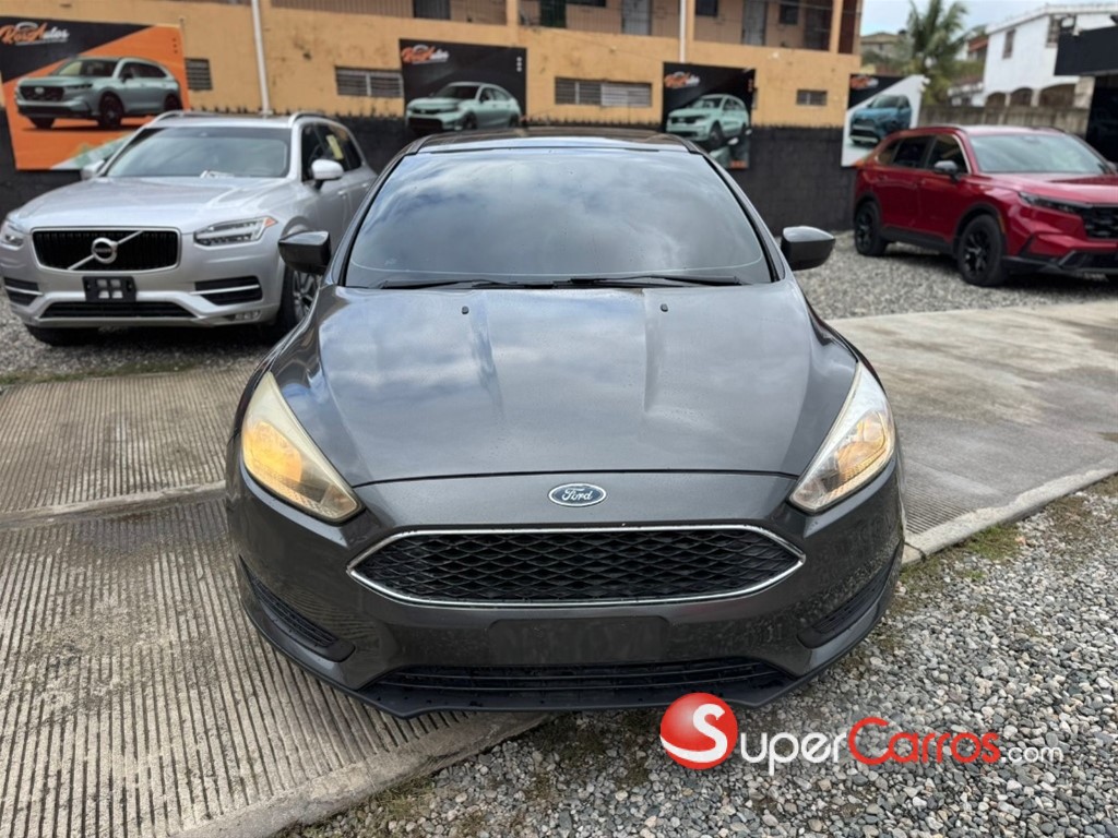 2018 Ford Focus SE — foto 2 / 9