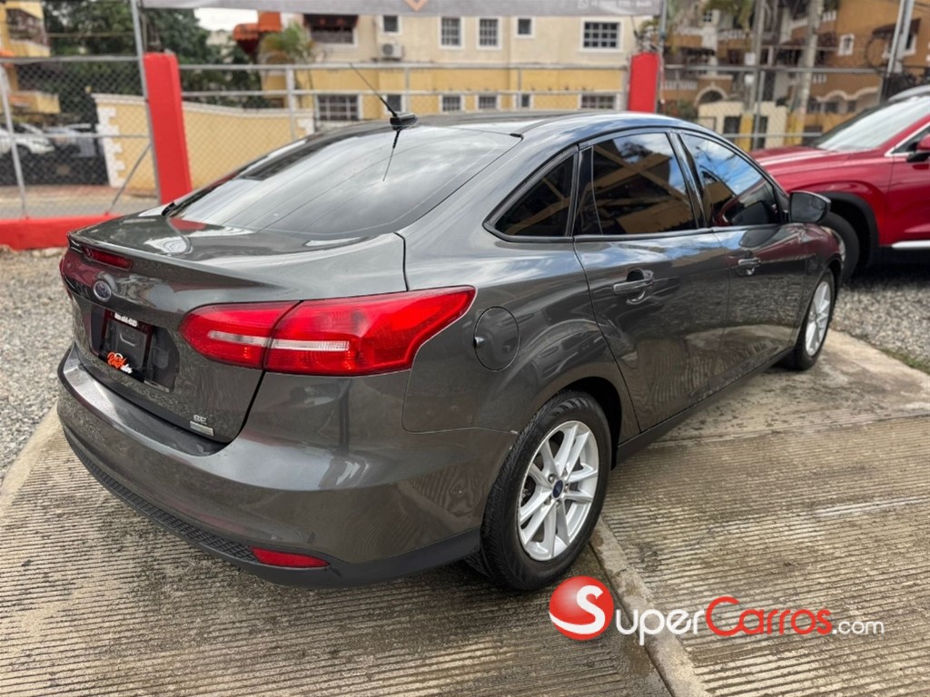 2018 Ford Focus SE — foto 6 / 9