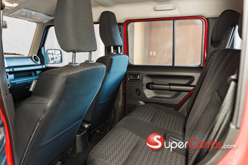 2027 Suzuki Jimny GLX — foto 8 / 11