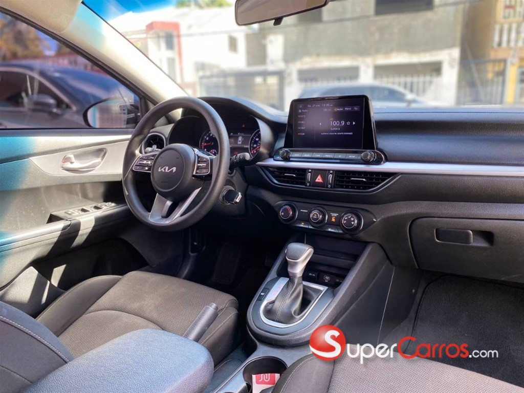 2022 Kia Forte LXS — foto 2 / 12