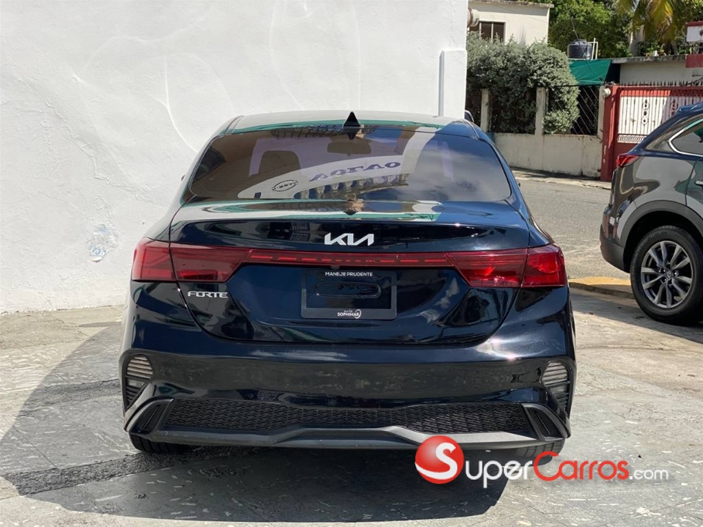 2022 Kia Forte LXS — foto 8 / 12