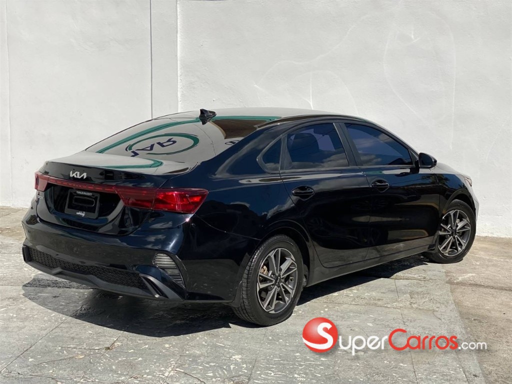 2022 Kia Forte LXS — foto 9 / 12
